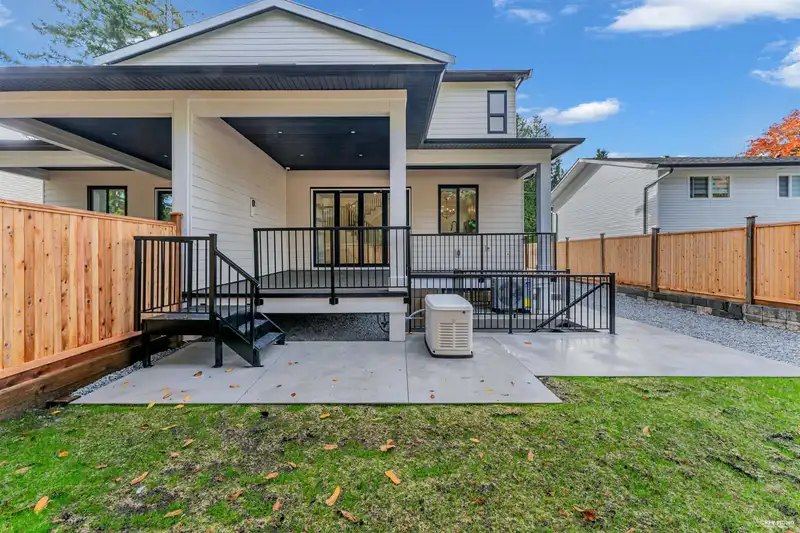 11739 80 AVENUE - photo 3 of 25