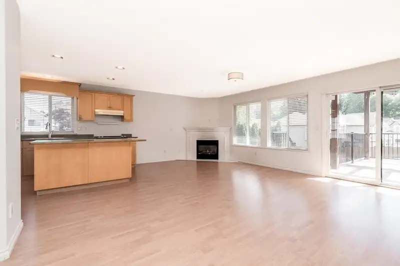 4076 CHANNEL STREET - photo 4 of 40