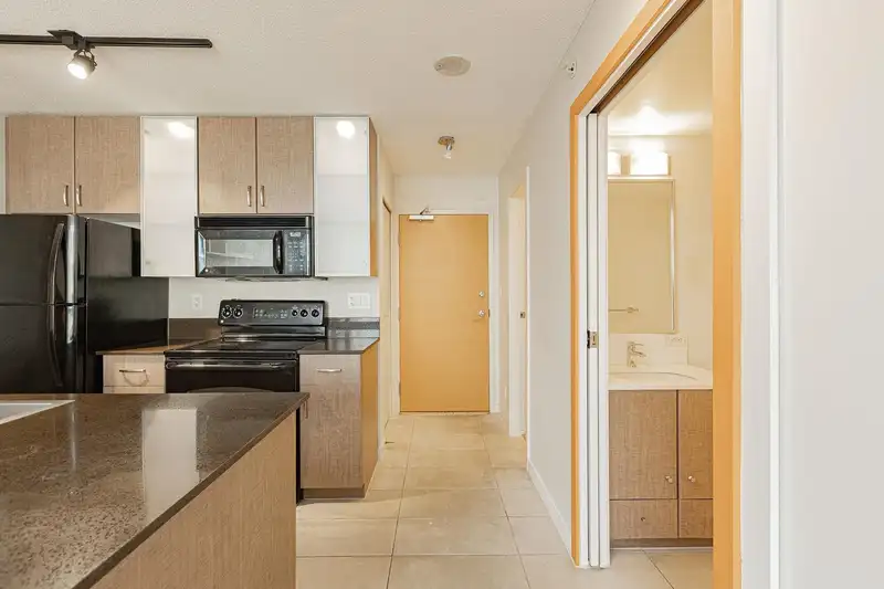 2304 977 MAINLAND STREET - photo 3 of 28