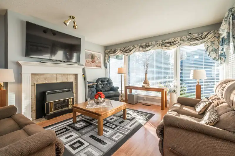 26 16180 86 AVENUE - photo 3 of 31