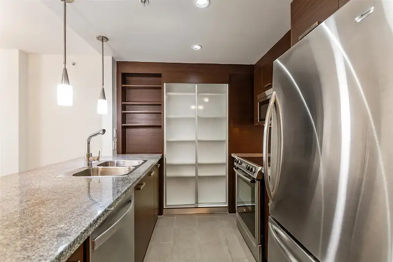 203 2959 GLEN DRIVE - photo 4 of 22