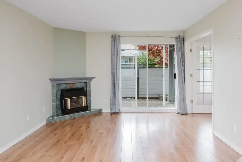 4 689 PARK ROAD - photo 2 of 14