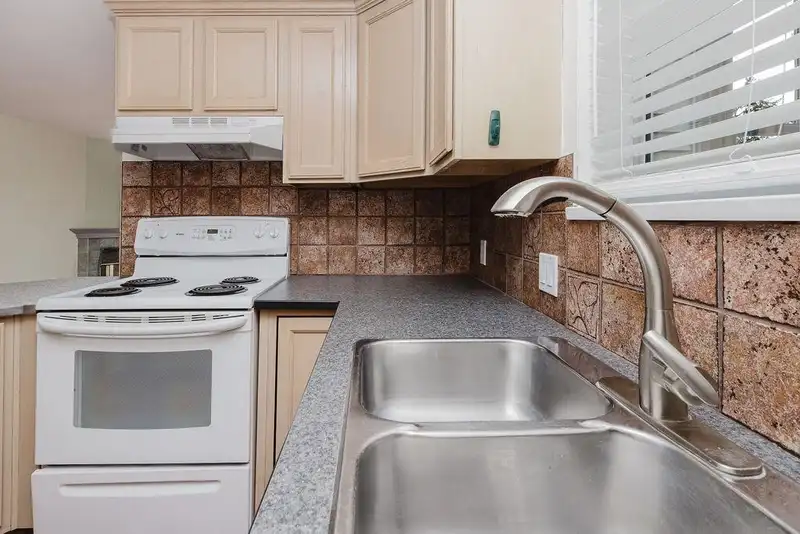 4 689 PARK ROAD - photo 3 of 14