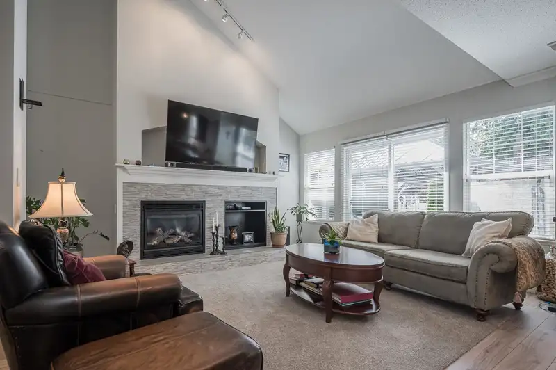 55 17097 64 AVENUE - photo 3 of 40