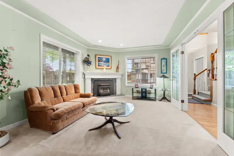 16 4411 WILLIAMS ROAD - photo 4 of 40