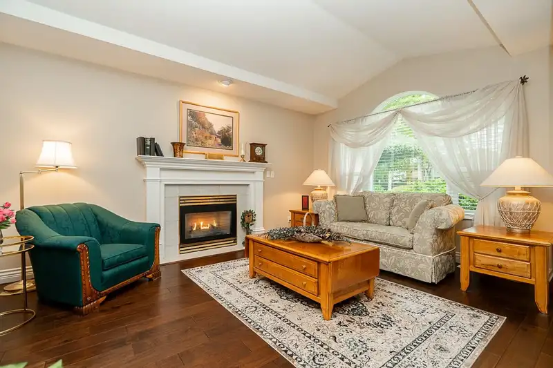 18866 65 AVENUE - photo 4 of 40