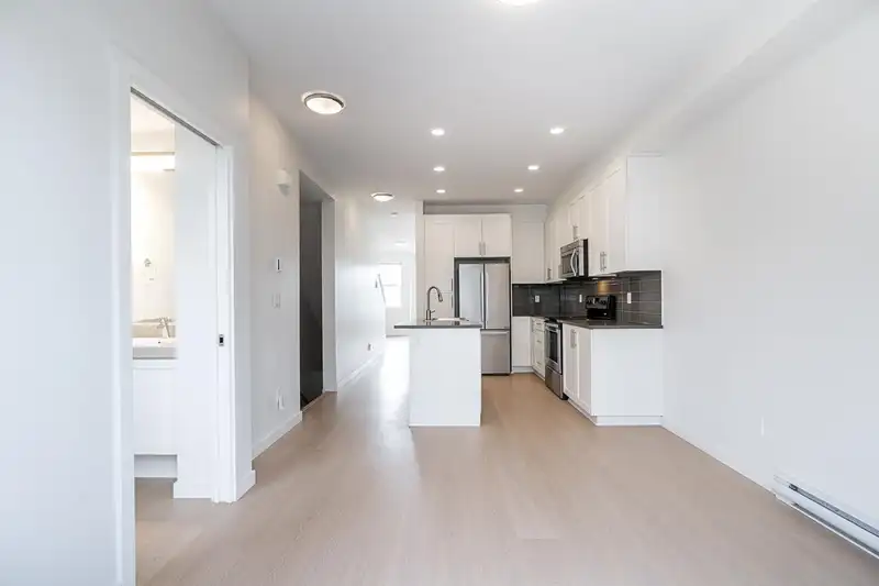 20 15788 104 AVENUE - photo 4 of 30