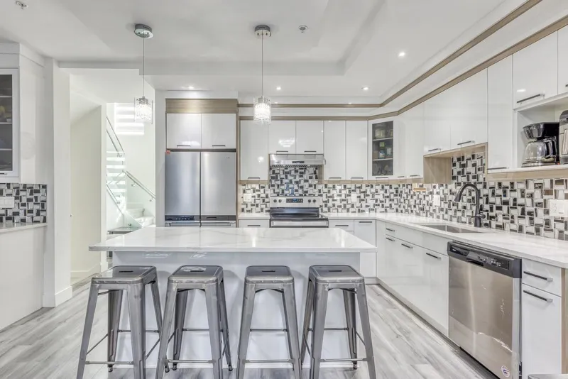 3 1526 GRANT AVENUE - photo 3 of 25