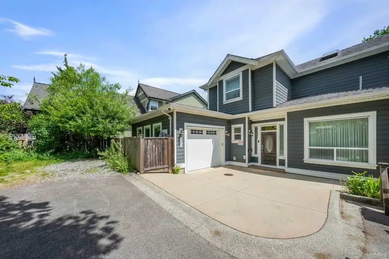 226 GIFFORD PLACE - photo 2 of 40