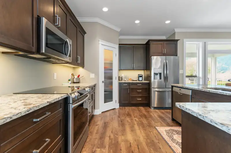 590 SKAGIT AVENUE - photo 3 of 40