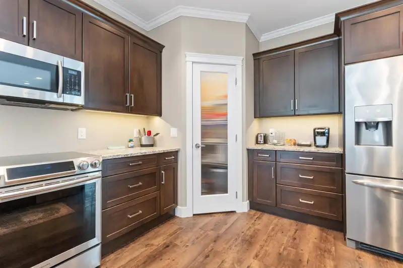 590 SKAGIT AVENUE - photo 4 of 40