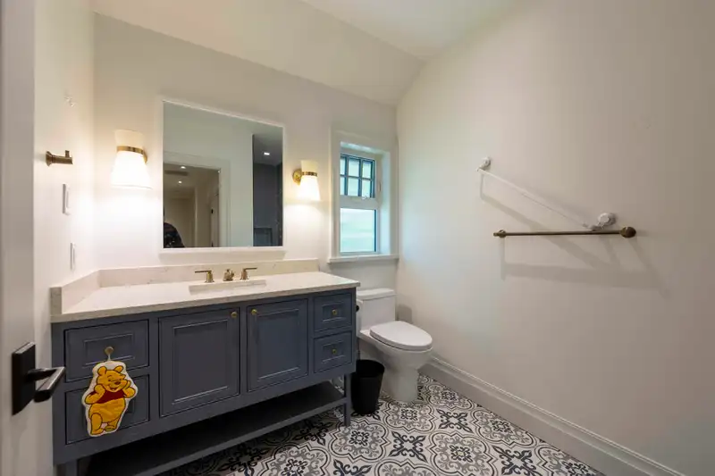 2 1310 W KING EDWARD AVENUE - photo 3 of 12
