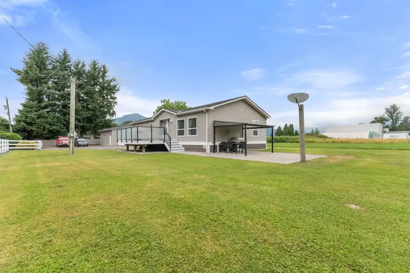 41725 HARE AVENUE - photo 4 of 35