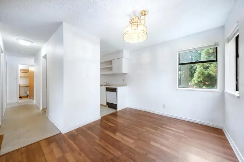 205 10560 154 STREET - photo 4 of 19