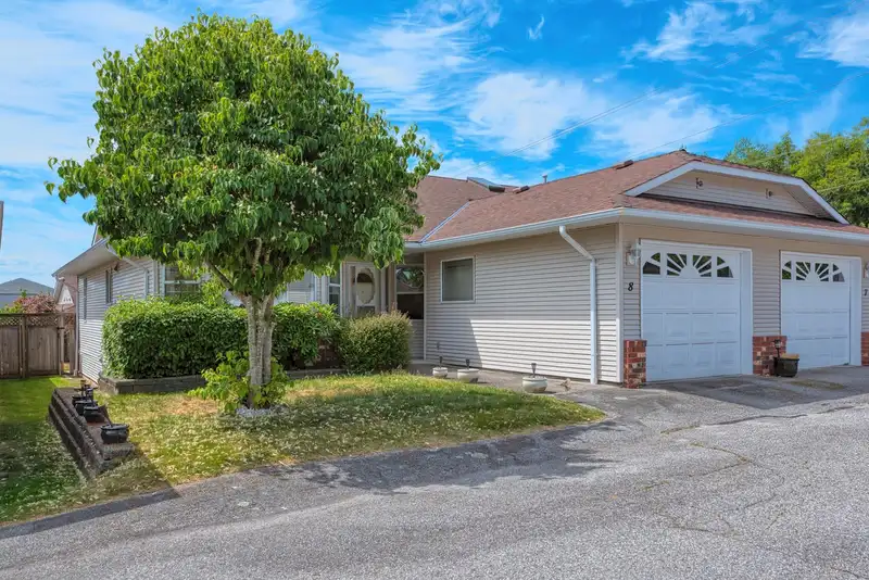 8 820 KIWANIS WAY - photo 1 of 37