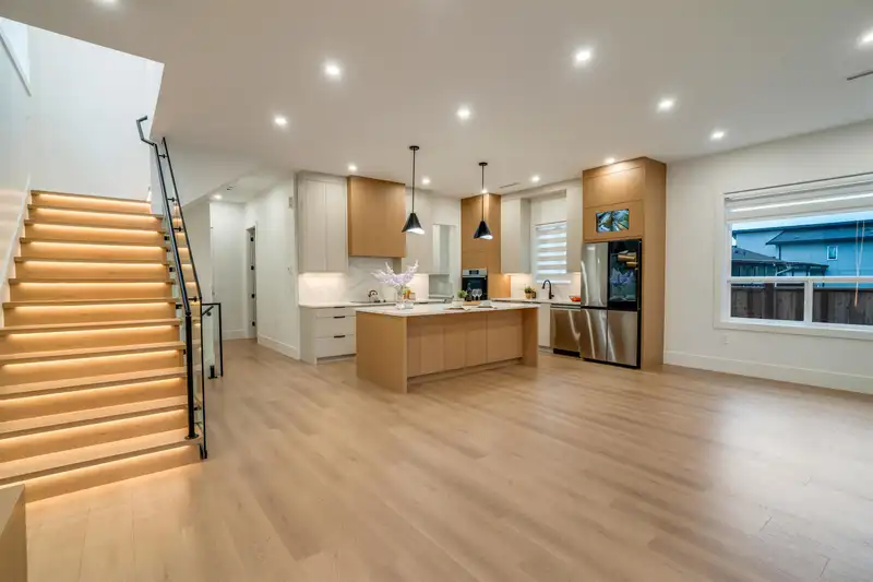 11772 92 AVENUE - photo 1 of 40