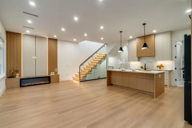 11772 92 AVENUE - photo 4 of 40
