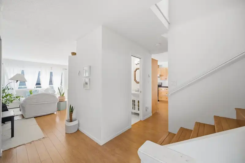 1309 MAHON AVENUE - photo 4 of 40