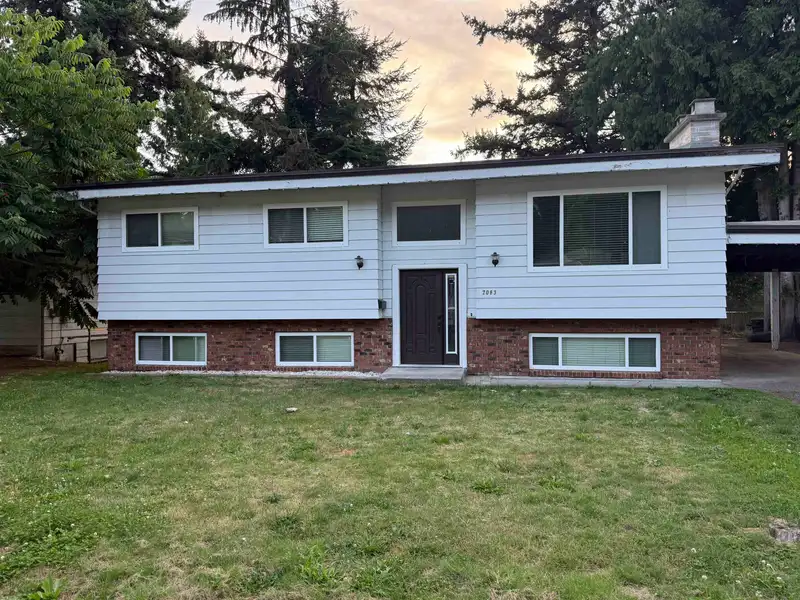 2083 LYNDEN STREET - photo 1 of 20