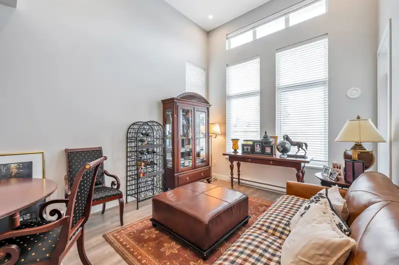 409 15436 31 AVENUE - photo 4 of 37