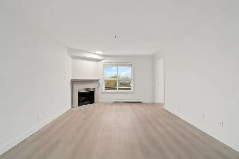 308 2928 COMMERCIAL DRIVE - photo 4 of 28