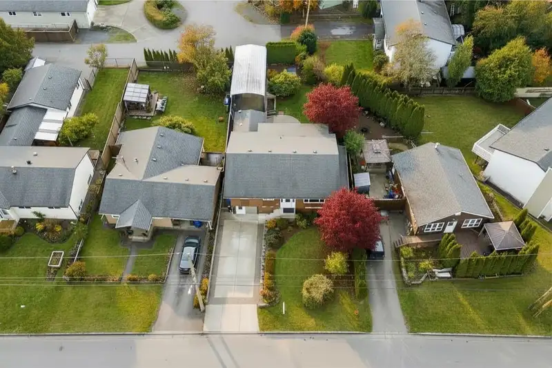 650 PARK STREET - photo 4 of 35