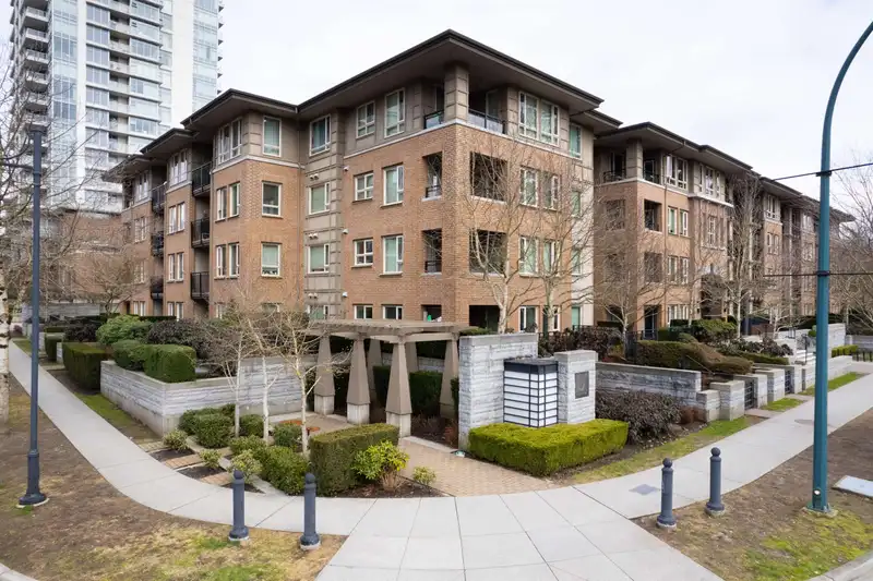 403 3105 LINCOLN AVENUE - photo 1 of 9