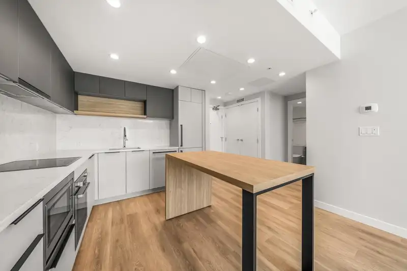 1507 567 EMERSON STREET - photo 3 of 29