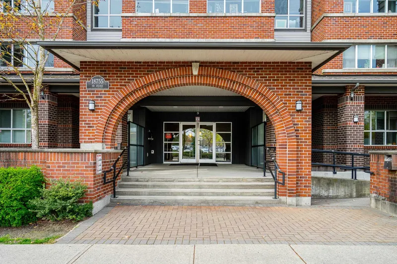 204 18755 68 AVENUE - photo 1 of 17