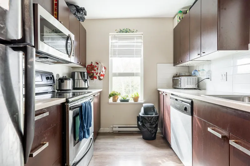 204 18755 68 AVENUE - photo 2 of 17