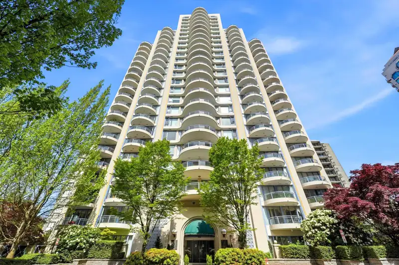 1701 739 PRINCESS STREET - photo 1 of 24