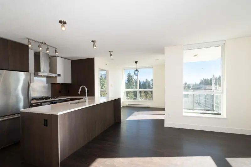 1205 3007 GLEN DRIVE - photo 1 of 25