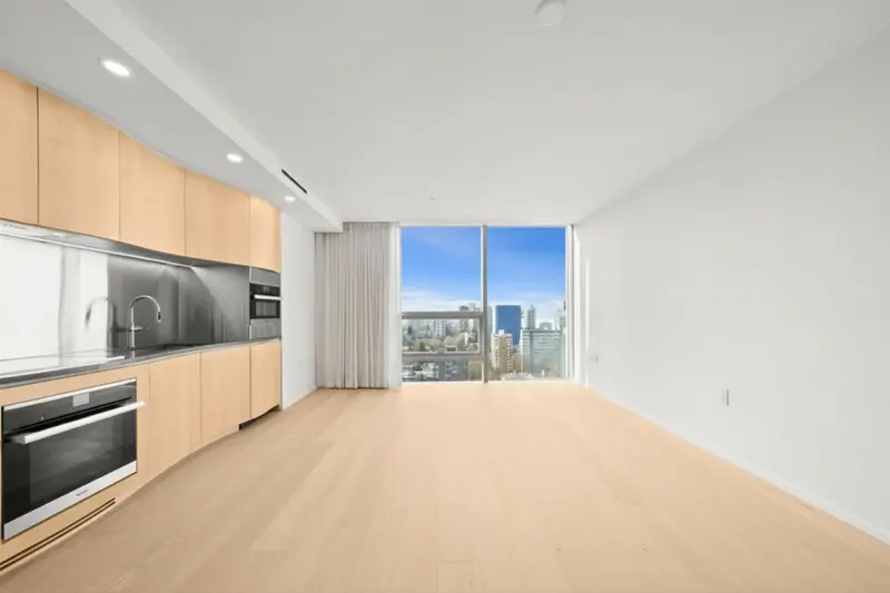 2004 1568 ALBERNI STREET - photo 3 of 25