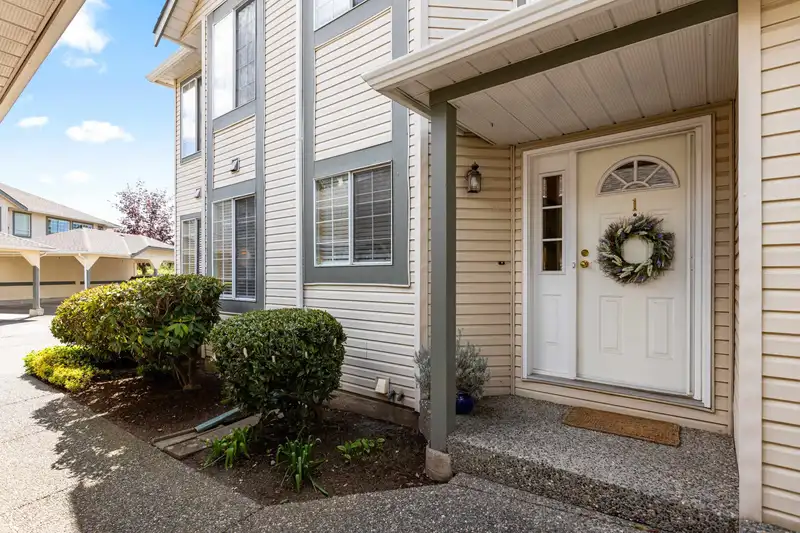 1 5760 174 STREET - photo 4 of 33