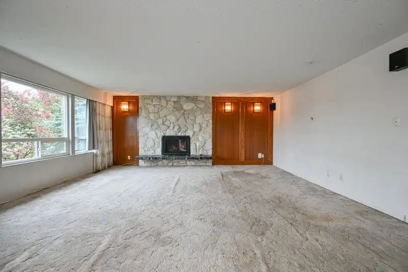 7740 ALLMAN STREET - photo 4 of 35