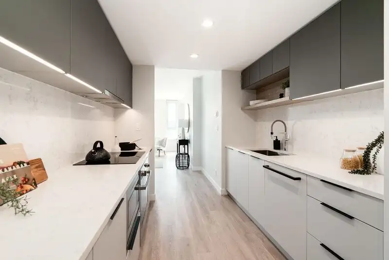 1403 567 EMERSON STREET - photo 4 of 40