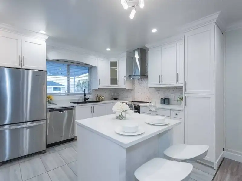 2843 E 20TH AVENUE - photo 2 of 9