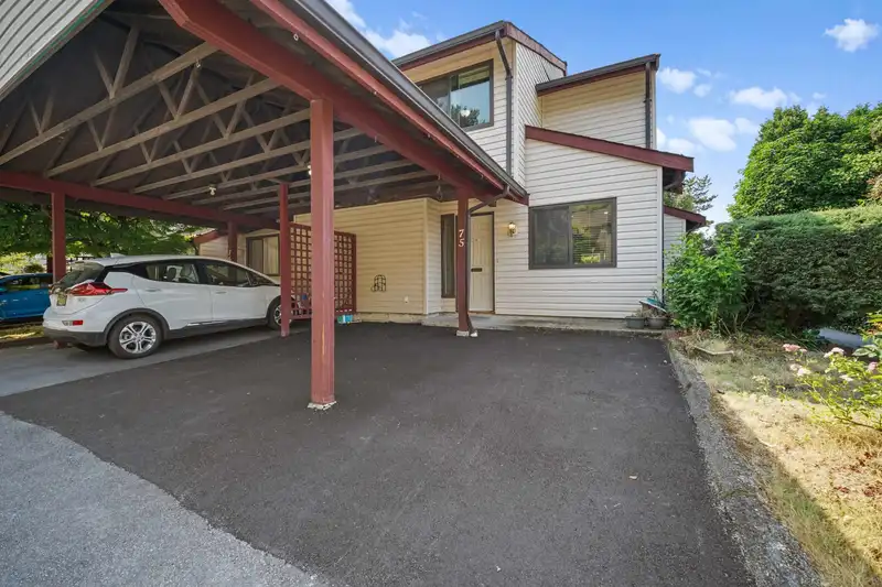 75 13880 74 AVENUE - photo 2 of 19
