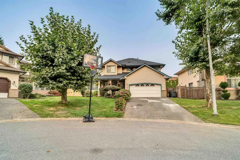 8662 141B STREET - photo 2 of 40
