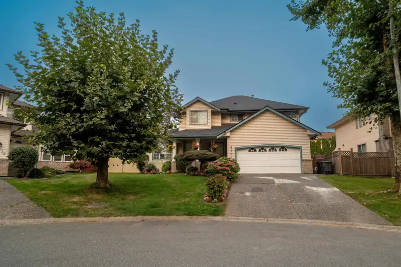 8662 141B STREET - photo 3 of 40