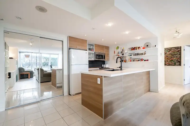 201 9981 WHALLEY BOULEVARD - photo 3 of 33