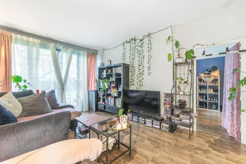 101 828 AGNES STREET - photo 3 of 23