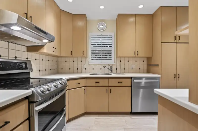 4 3301 W 16TH AVENUE - photo 2 of 28