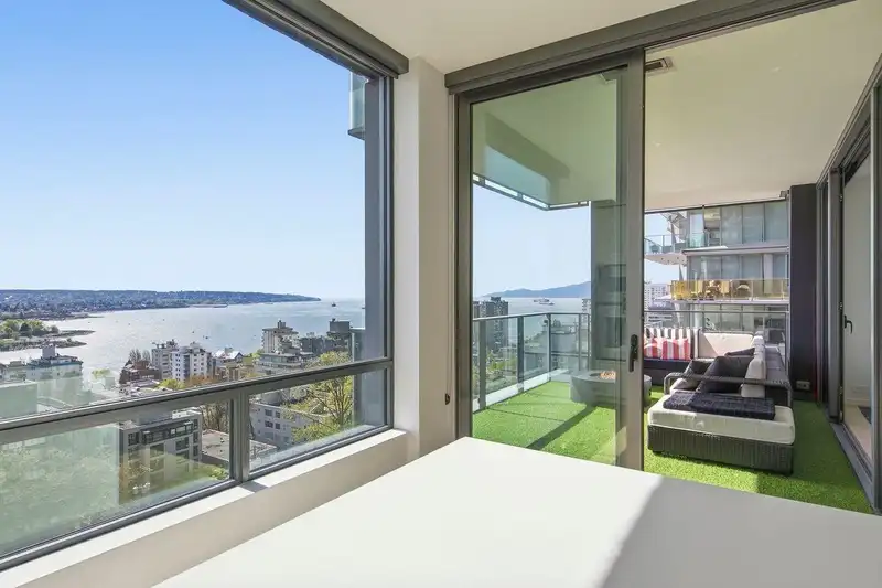 1403 1171 JERVIS STREET - photo 2 of 37