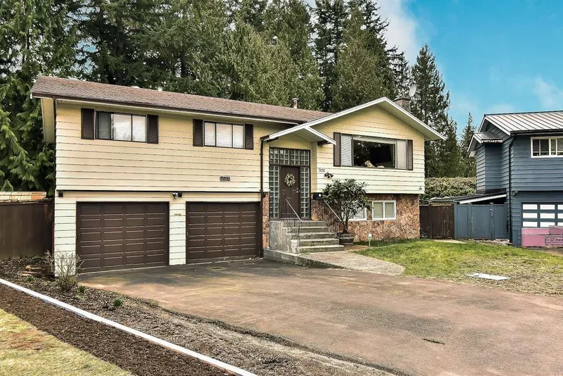 7031 115A STREET - photo 2 of 25