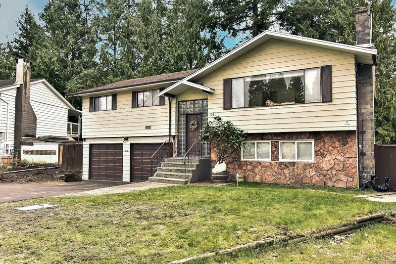 7031 115A STREET - photo 3 of 25