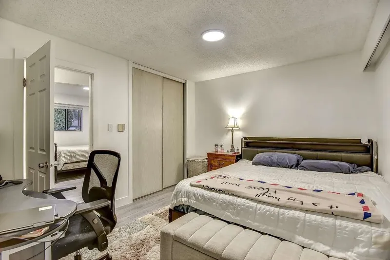 7031 115A STREET - photo 4 of 25