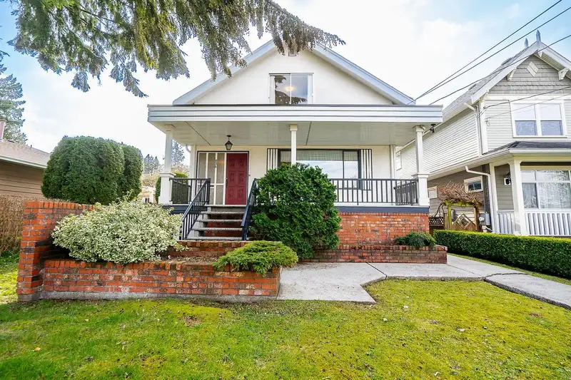 826 FOURTH STREET - photo 1 of 40