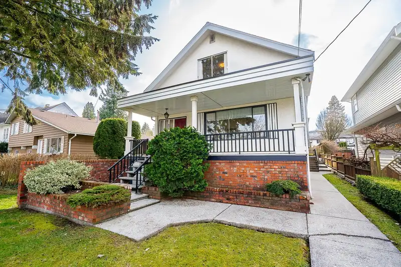 826 FOURTH STREET - photo 2 of 40