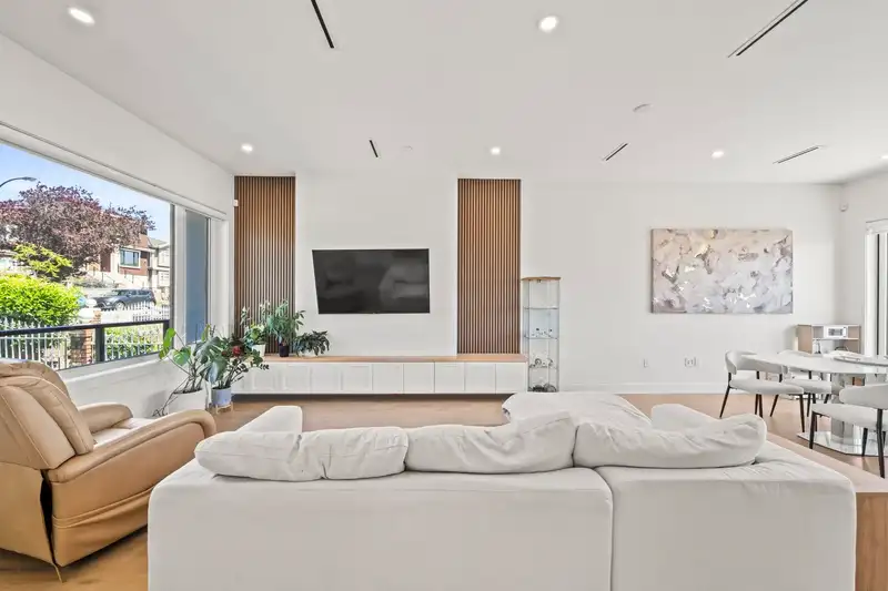 742 E 58TH AVENUE - photo 3 of 35